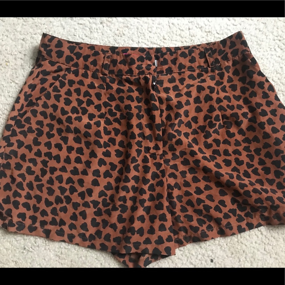 Brown cheetah-style flowy dress shorts